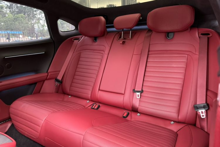 Used Avatr 06 2025 Max Extended-Range Edition Interior 12