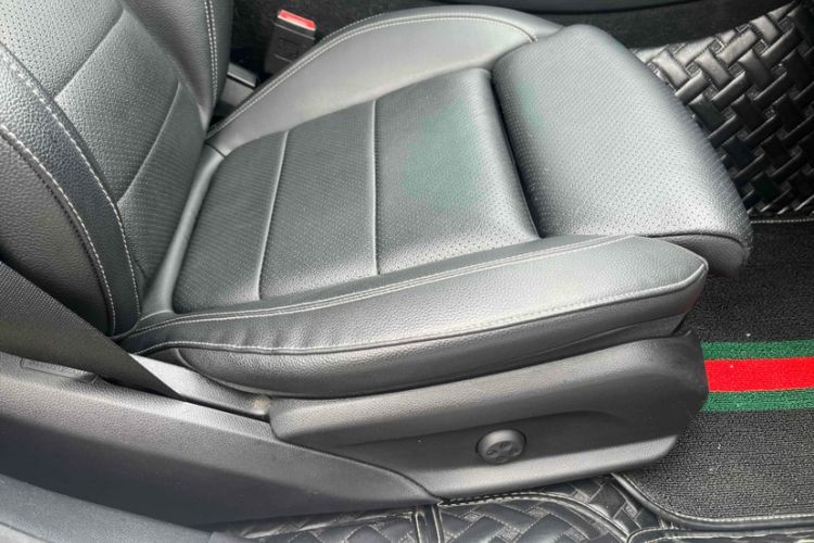 Used Mercedes-Benz E-Class 2018 E 200 L Sport Edition Interior 9