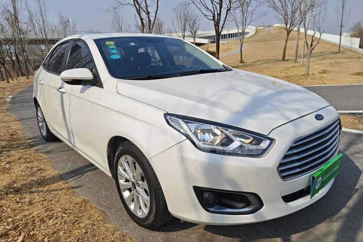 Used Ford Escort 2015 1.5L Automatic Fashion Model
