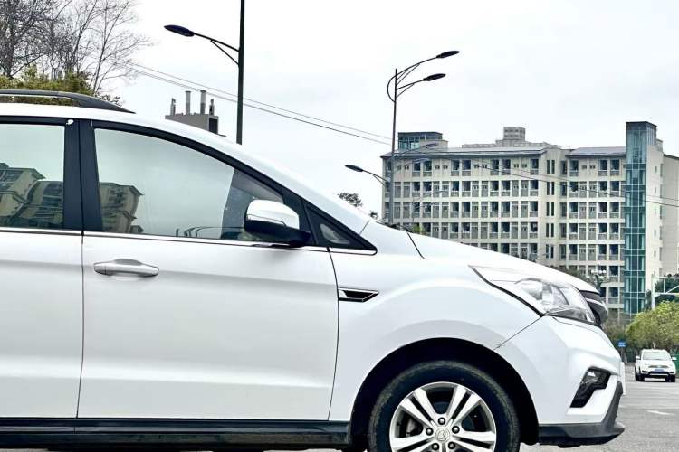 Used HYOSOW H3 2015 1.5L manual luxury version