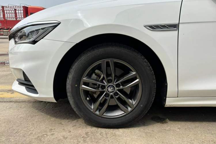 Used BYD Qin Pro 2019 Super Edition 1.5TI Automatic Smart Connect FENGSHANG Model China VI Standard
