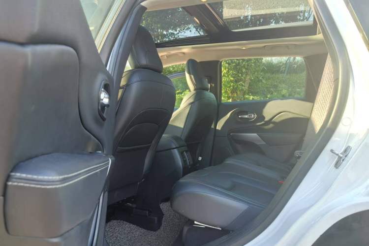 Used Jeep Cherokee 2019 2.0T Two-Wheel Drive Smart Enjoyment Version China VI