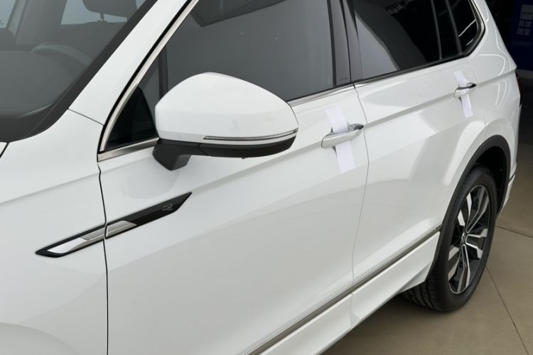 Used Volkswagen Tiguan L 2023 330TSI Automatic Two-Wheel Drive R-Line Enjoyment Edition
