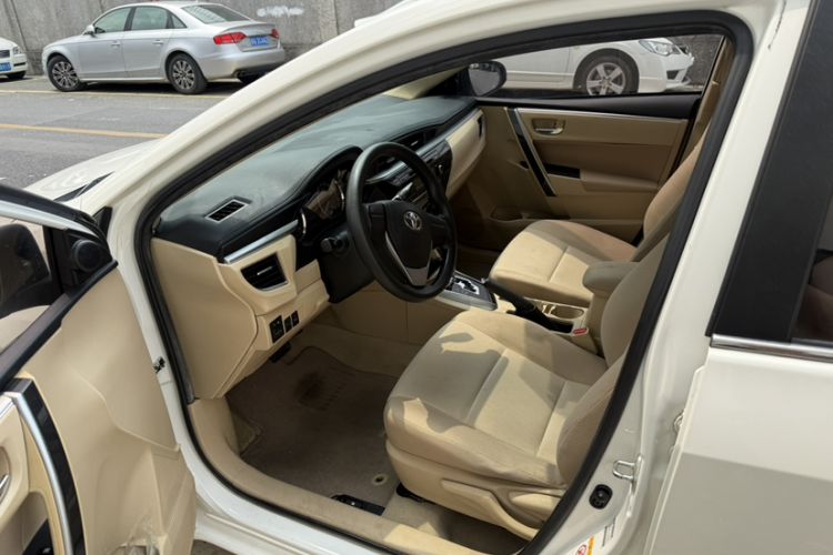 Used Toyota Corolla 2014 1.6L CVT GL-i Interior 3