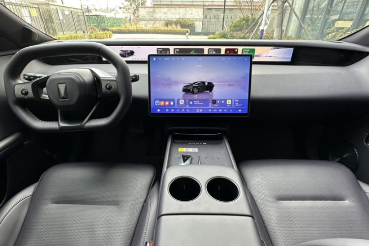 Used Avatr 06 2025 Max Extended-Range Edition Interior 2