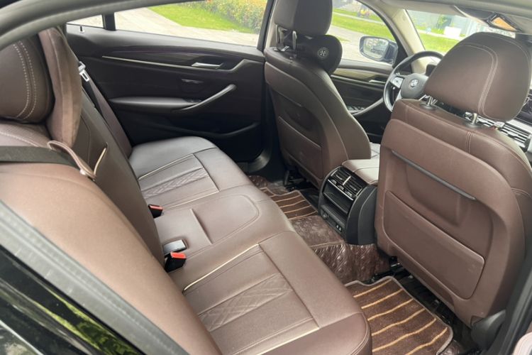 Used BMW 5 Series New Energy 2022 535Le Luxury Package Interior 2