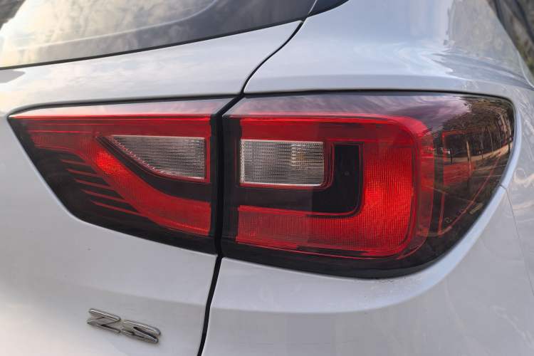 Used MG ZS 2018 1.5L Automatic Luxury Edition China V Standard