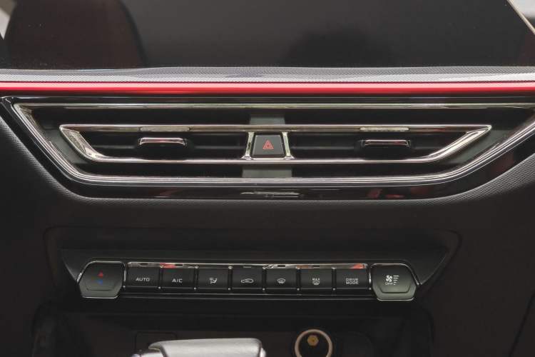 Used CHANGAN OSHAN X5 2021 1.5T DCT Luxury Edition Audio And AC Panel