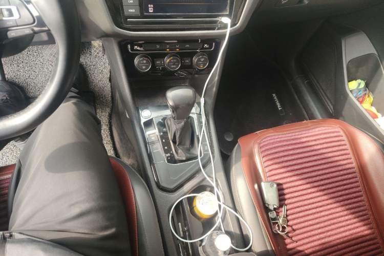 Used Volkswagen Tiguan L 2019 330TSI Automatic Two-Wheel Drive Panoramic Comfort Edition China V Standard
