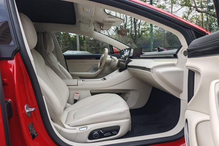 Used Hima Luxeed S7 2025 785 km Ultra