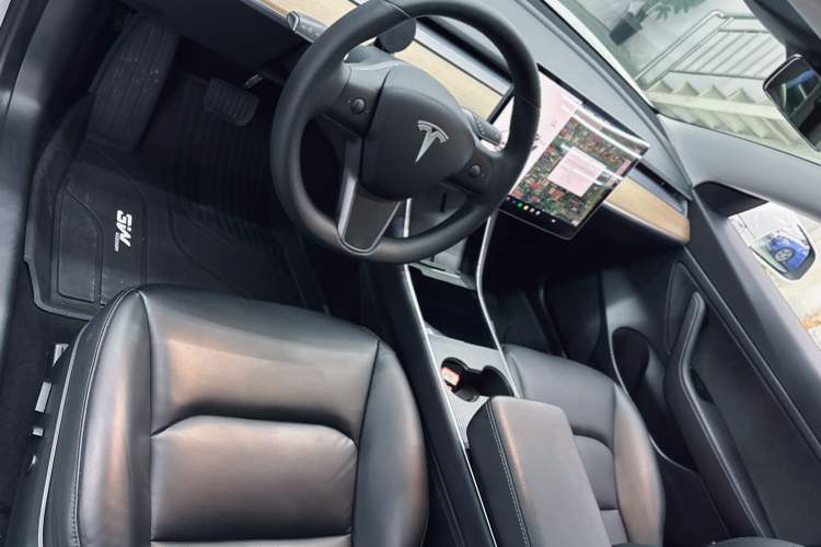 Used Tesla Model 3 2019 Standard Range Rear-Drive Upgraded Version Interior 4