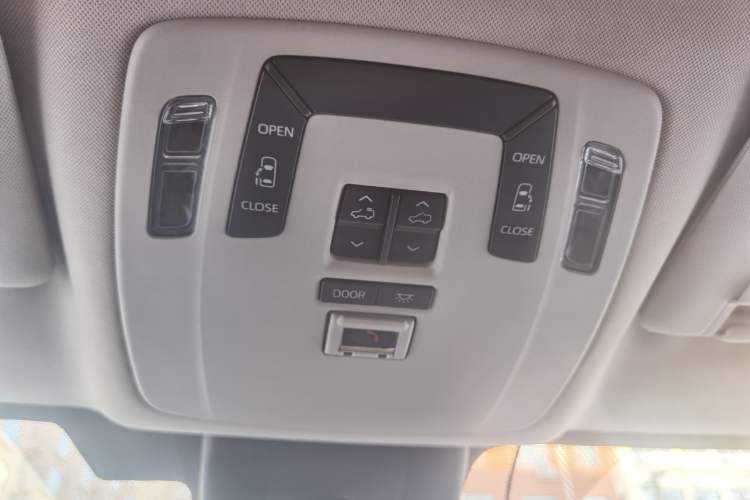 Used Toyota Granvia 2023 2.5L Hybrid Comfort Edition