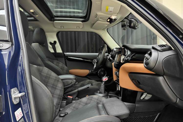 Used MINI MINI 2016 1.5T COOPER SEVEN Five-Door Edition