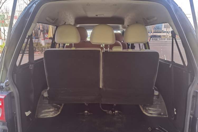 Used FORTHING Lingzhi 2023 M5L 1.6L Base Model 7 Seats
