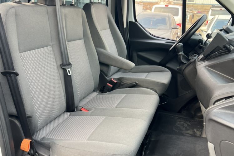 Used Ford Transit 2020 2.0T Diesel Multi-Function Commercial Vehicle Mid-Chassis Low-Roof Design with Dual Rear Doors Meeting China VI Emission Standards
