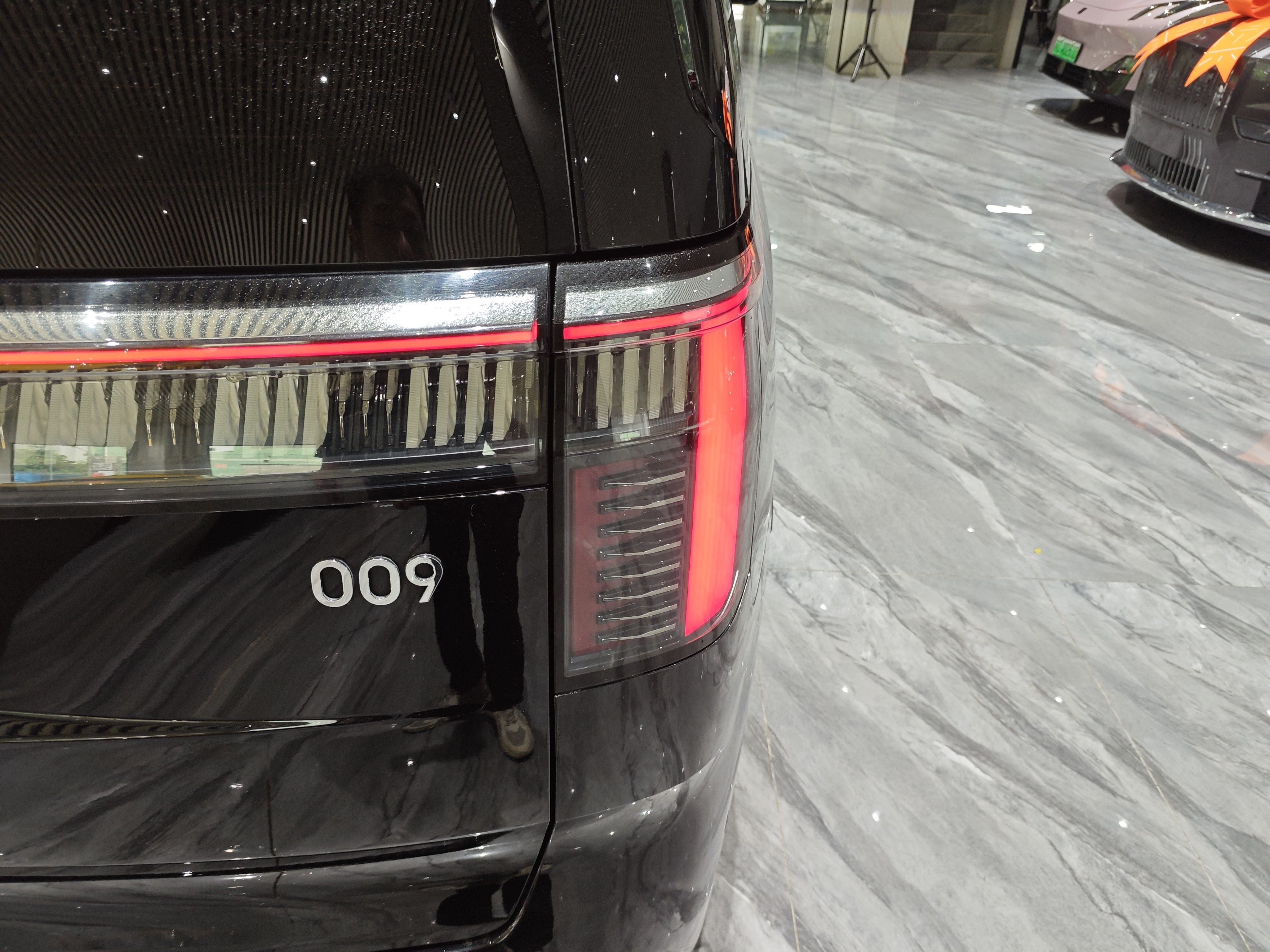 Zeekr 009 2024 Six-Seat Executive Version 4WD 108 kWh — снимка 16