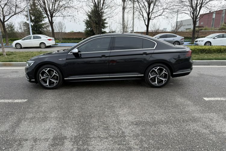 Used Volkswagen Magotan 2023 2 Million Units Limited Edition 330TSI DSG Leading Version Exterior 3