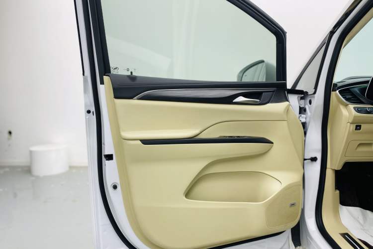 Used Buick GL8 2023 ES Lu Zun Flagship Model Interior 7