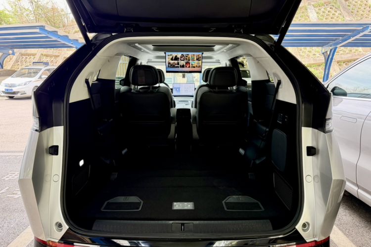 Used XPeng X9 2024 702 Ultra-Long Range Max
