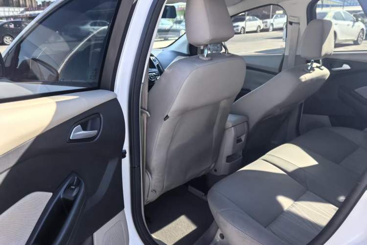 Used Ford Focus 2017 Sedan 1.6L Automatic Comfort Plus SmartDrive Edition Interior 2