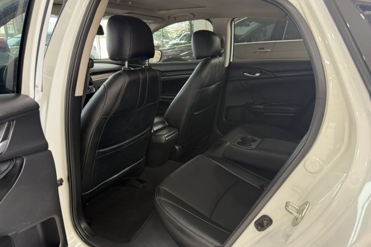 Used Honda Civic 2016 220TURBO CVT Luxury Edition Interior 3