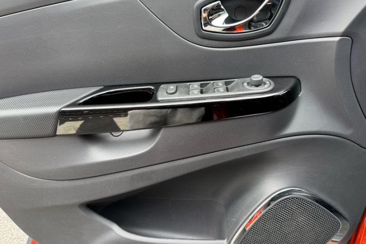 Used Renault Captur 2015 1.2T Automatic Luxury First Edition
