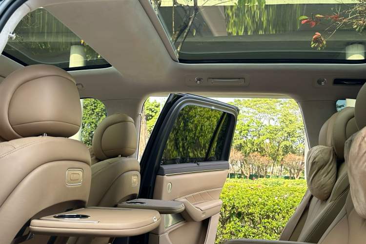 Used Hima AITO M8 2025 Extended-Range Max+ Version 53.4 kWh 6-Seater Edition Interior 4