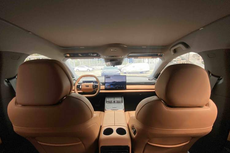 Used Geely Galaxy Galaxy 8 2025 130km EM-i Prestige Edition
