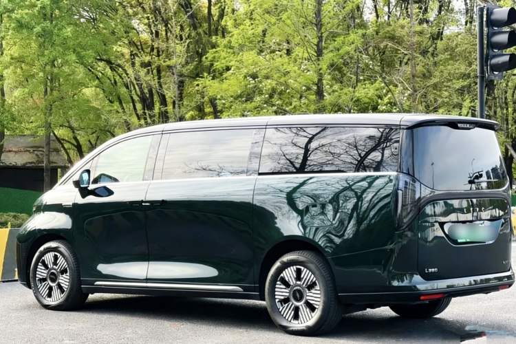 Used Geely Galaxy LEVC L380 2024 140-Degree 6-Seater All-Wheel-Drive Ultra