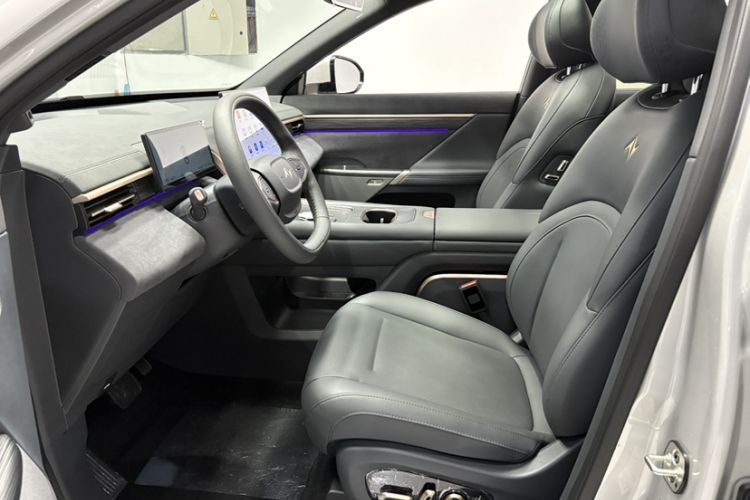 Used Dongfeng eπ eπ008 2025 210 Ultra Range-Extended Version 6 Seats Interior 1