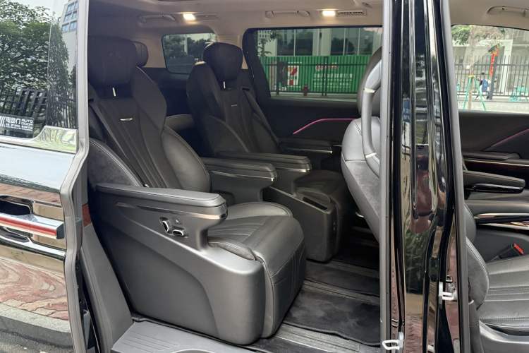 Used Hongqi HQ9 2023 2.0T Smart Connect Flagship Edition Interior 5