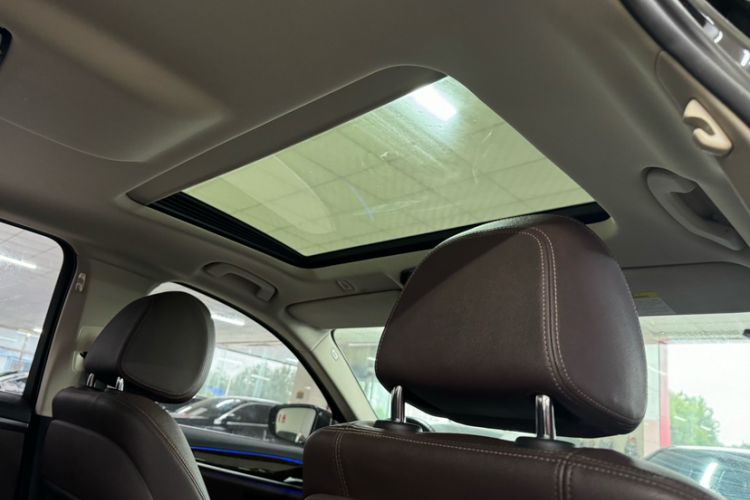 Used BMW 5 Series 2019 Facelifted 525Li Luxury Package Interior 15