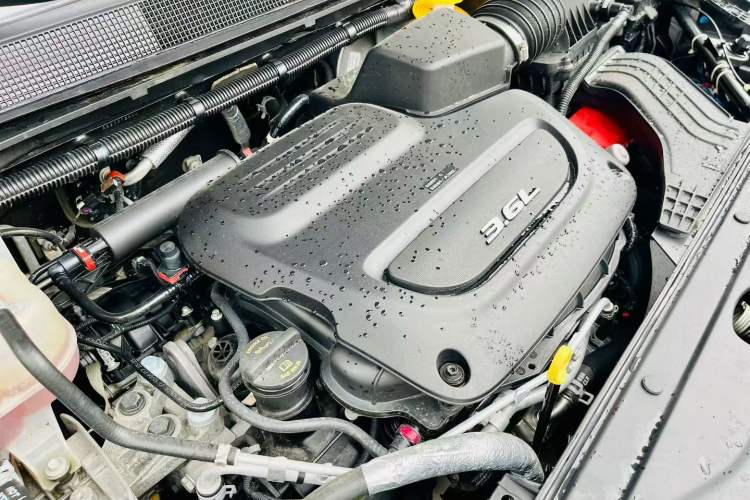 Used Chrysler Grand Voyager 2017 3.6L Premium Edition