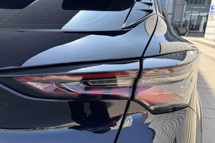 Used CHANGAN UNI-T 2023 2nd Generation 1.5T Flagship Version Exterior 9