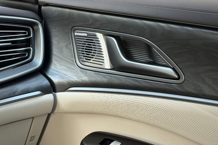 Used Denza D9 2024 DM-i 1050 Luxury Model