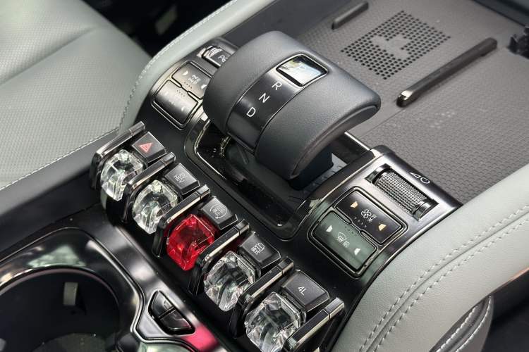 Used Formula Leopard Leopard 5 2023 Navigator Edition