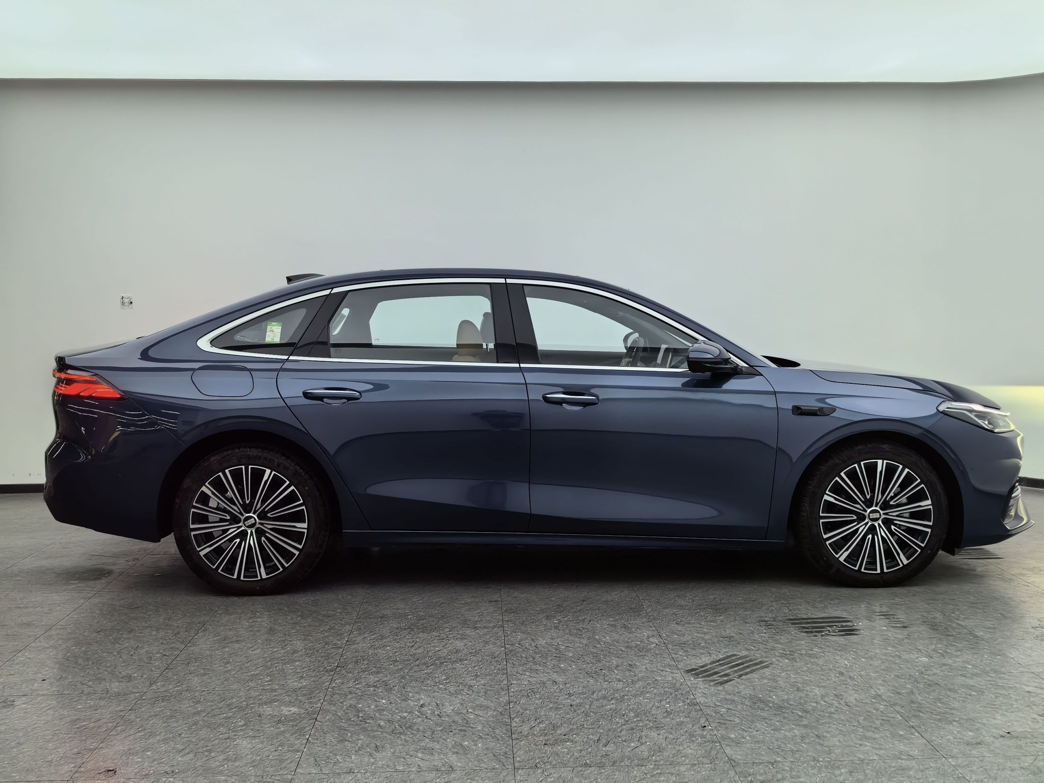 Geely Galaxy A7 2025 Model EM-i 150km Starship Edition — снимка 19