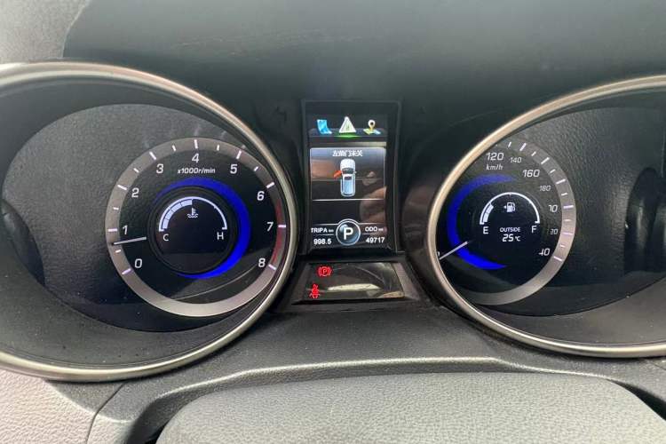 Used CHANGAN CS75 2016 1.8T Automatic Elite Model China V Standard Interior 4