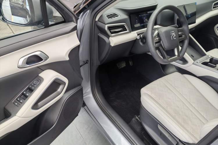 Used BYD Yuan UP 2025 Model 301KM Leading Version