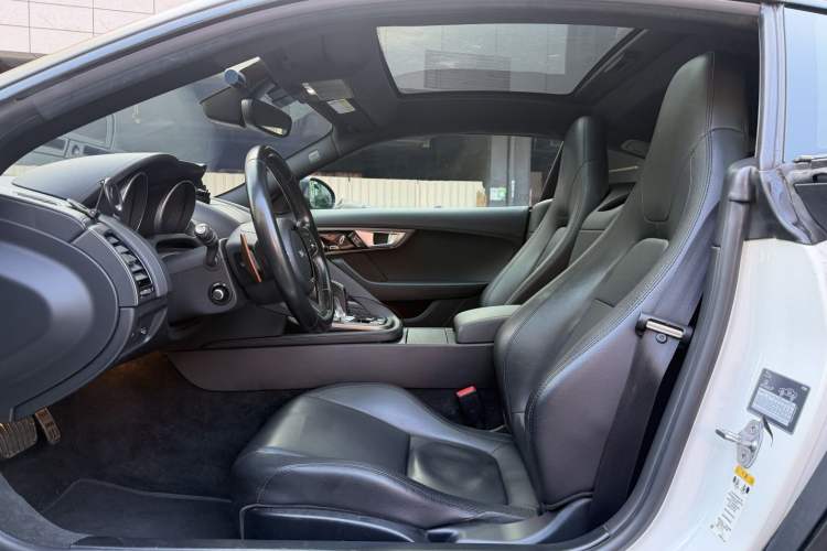 Used Jaguar F-TYPE 2016 3.0 SC S Four-Wheel-Drive Hardtop Version
