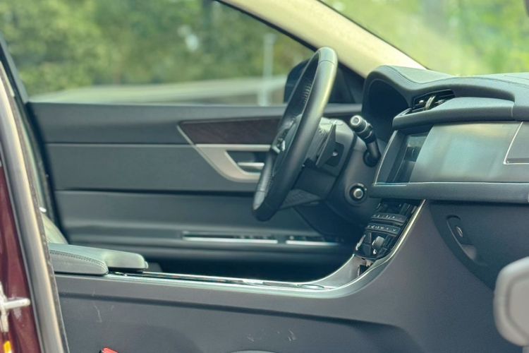 Used Jaguar XFL 2018 XFL 2.0T 250 PS Luxury Edition
