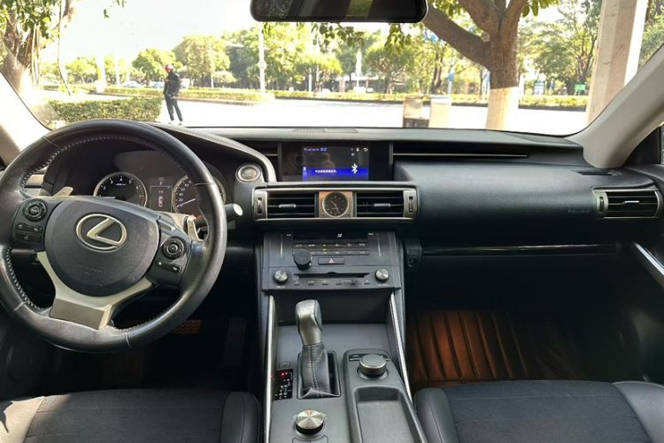 Used Lexus IS 2015 200T Leading Edition