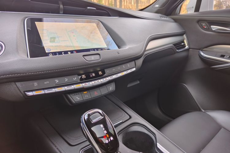 Used Cadillac XT4 2021 28T Two-Wheel Drive Leading Version
