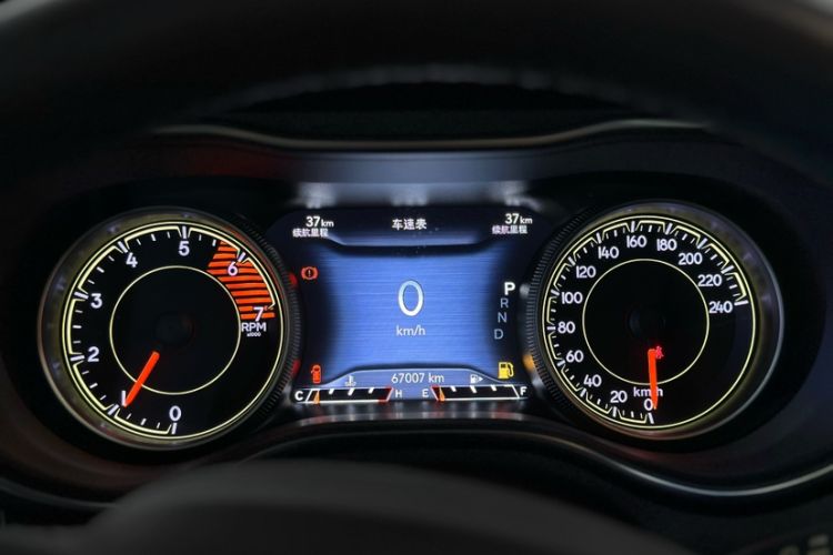 Used Jeep Cherokee 2019 2.0T Two-Wheel Drive Smart Enjoyment Version China VI
