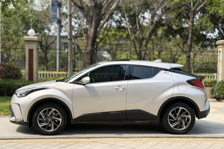 Used Toyota C-HR 2021 2.0L Luxury Edition Exterior 6