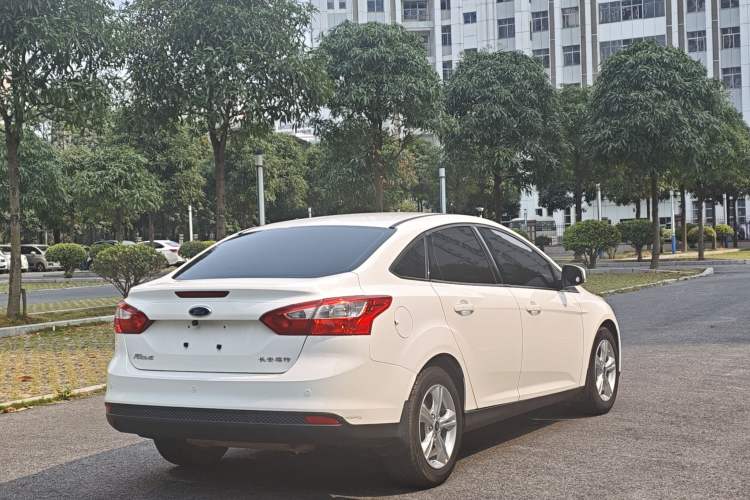 Used Ford Focus 2012 Sedan 1.6L Manual Fashion Edition Exterior 7