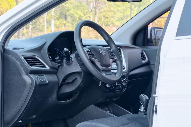 Used Hyundai Verna (new generation) 2020 1.4L Manual GLS Cool Edition Interior 2