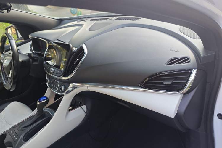 Used Buick VELITE 5 2017 Stylish Extended-Range Model
