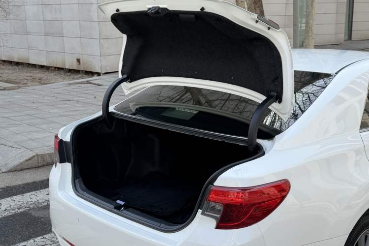 Used Toyota Reiz 2013 2.5V Shangrui Edition Trunk