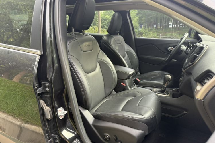 Used Jeep Cherokee 2016 2.4L Professional Smart Version